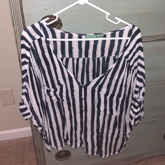 Tops - Boutique flowy blouse